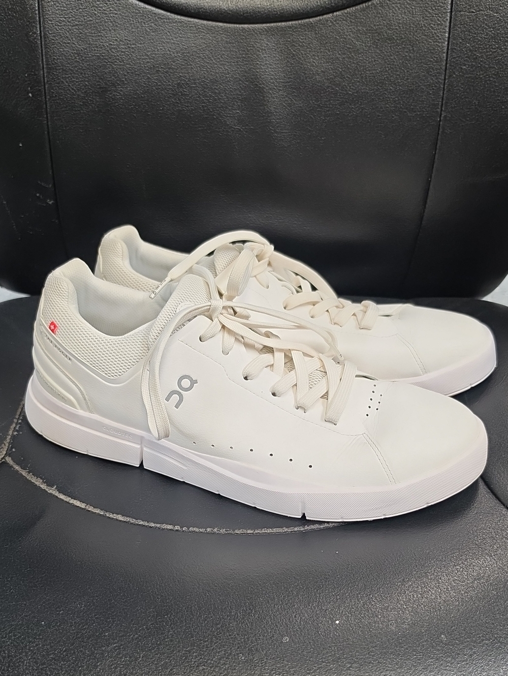 On Running Men's The Roger  Sneakers in Off-White/Cream
